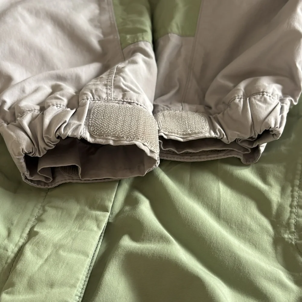 North Face Girls Large L light weight hooded coat. Green & Gray. EUC!! Preloved - Picture 7 of 12